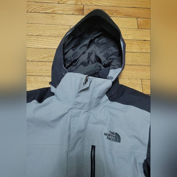 The North Face Men's Gray and Black Insulated Jacket - Picture 10 of 10